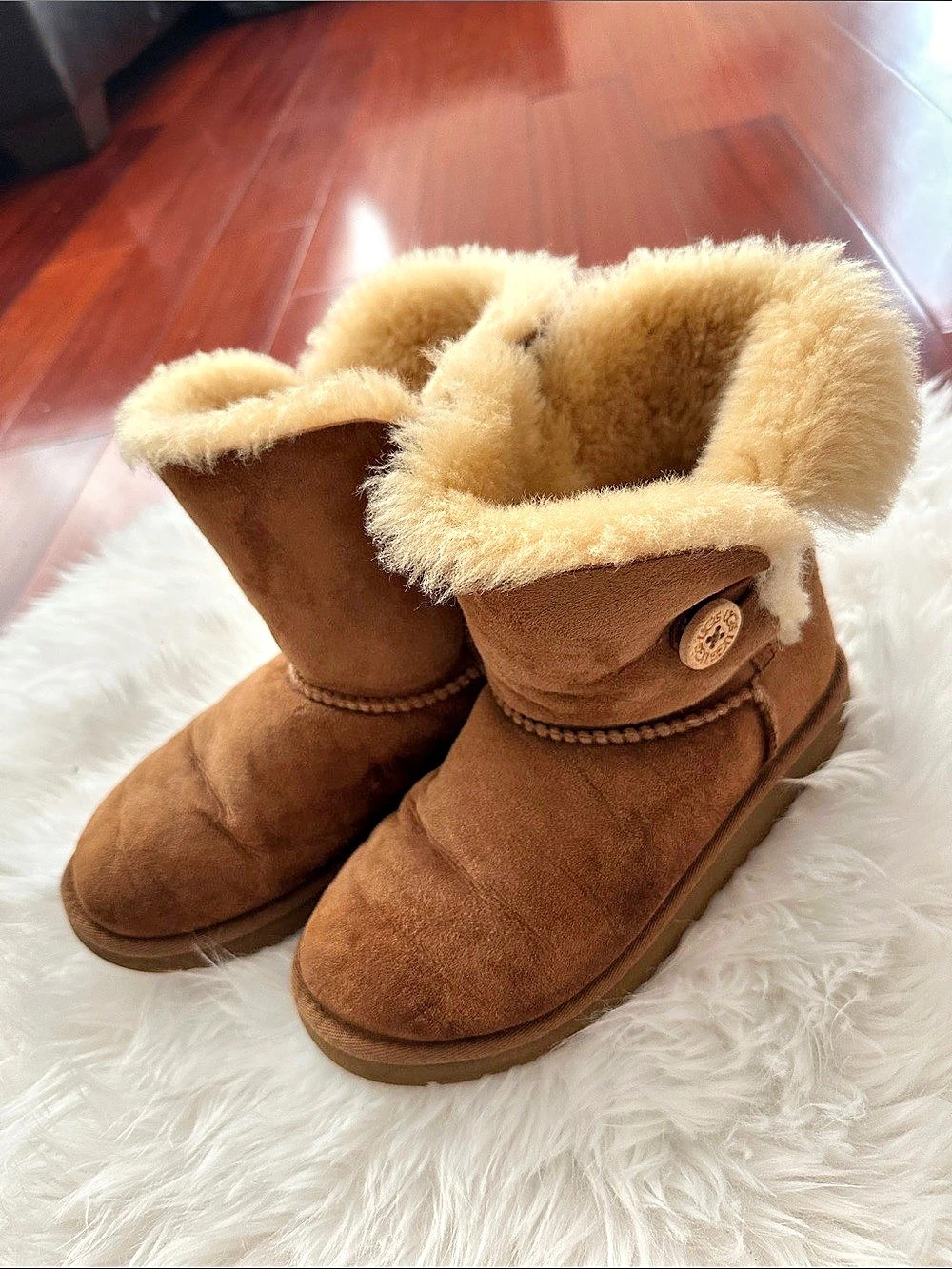 UGG Bailey Button Boot Short Shearling-Lined Boots in Brown